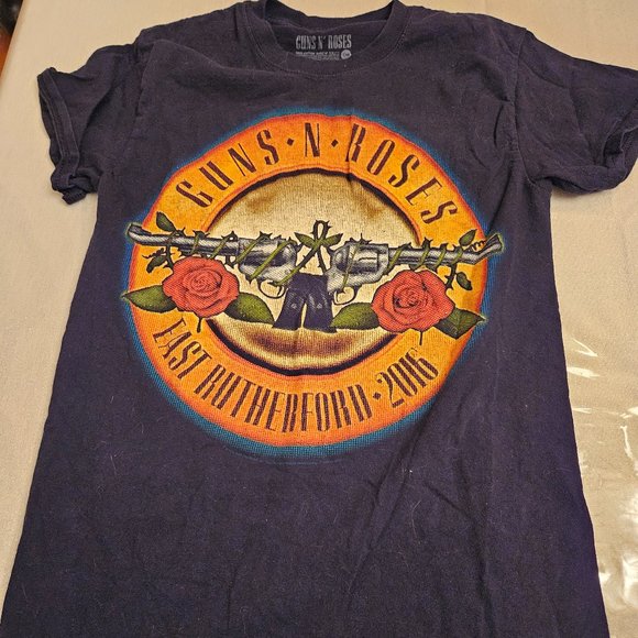 Original Guns and Roses 2016 Concert T-shirt - Picture 1 of 9